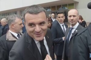 Il ministro Centinaio al Vinitaly: «Malcontento imprenditori? Il settore è in crescita»