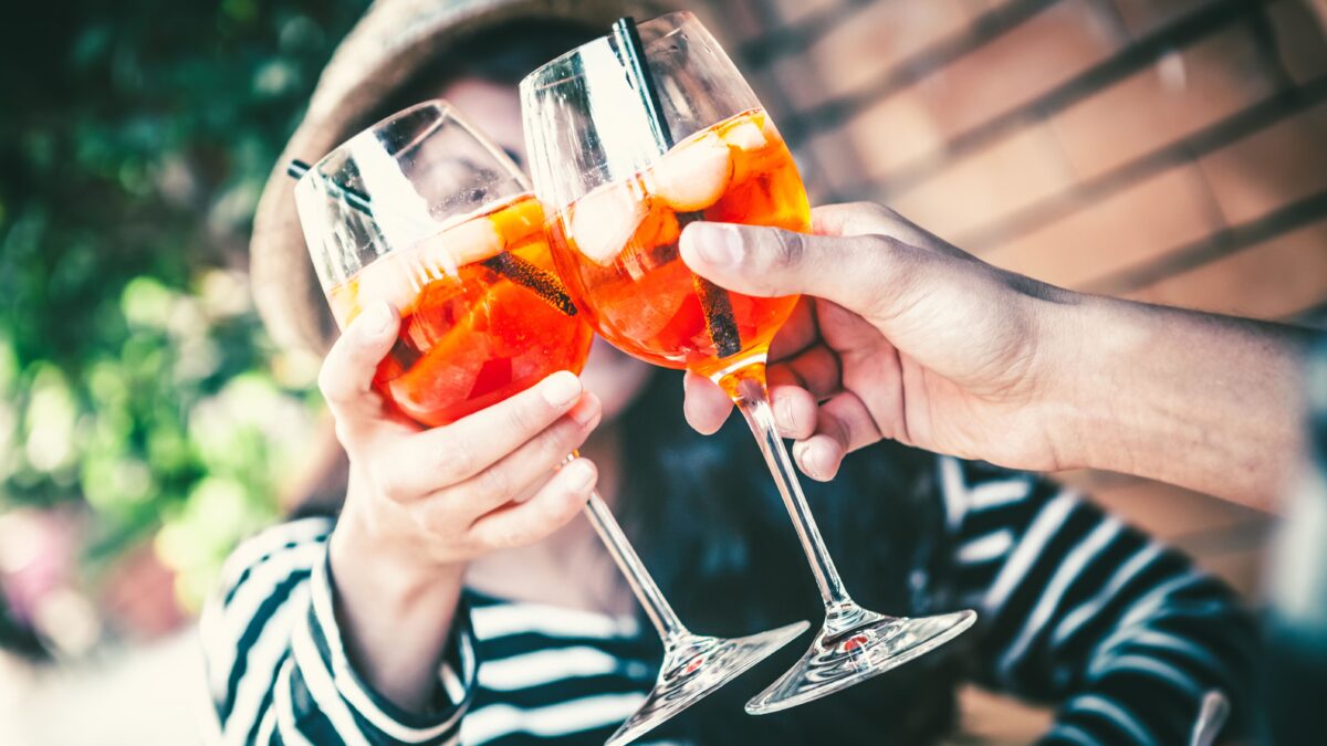 L’Italia patria dell’aperitivo ora si abbuffa di happy hour