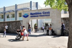 L’ospedale del Papa riceve in segreto il «diavolo» Salvini