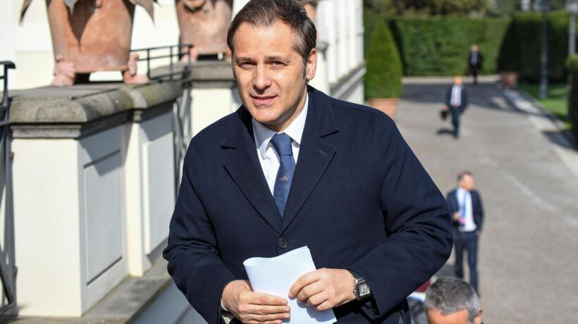 I pm torchiano Arata per tre ore. Oggi potrebbe essere il turno di Siri