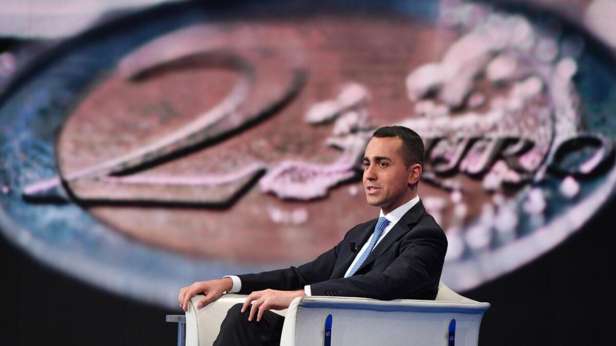 Di Maio si inginocchia alla Ue