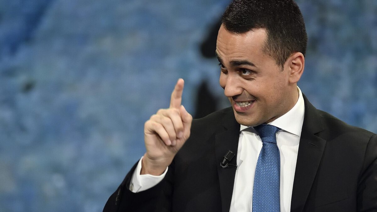 Il M5s non molla il finto miliardo. E tratta Tria come un ignorante