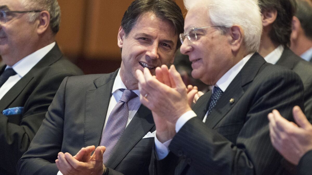 Anche se bruciano le sedi della Polizia il decreto per cacciarli non è urgente