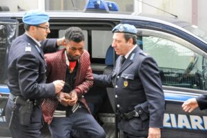 La teste: «C’erano due neri con Pamela»