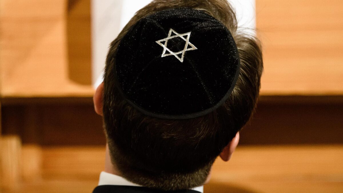 Kippah vietata, velo intoccabile. In Europa la sottomissione è realtà