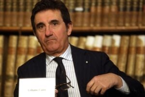 Il braccino salverà Berluschino dalla politica