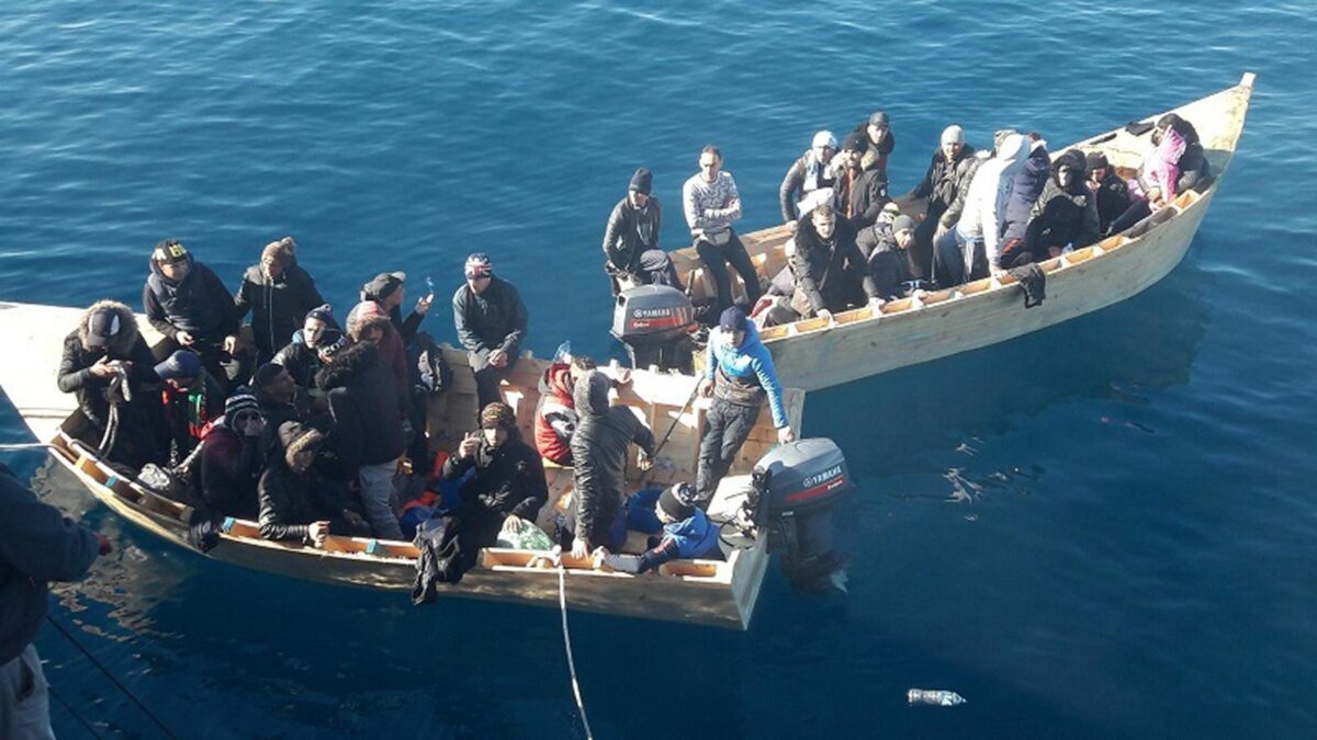 Con i porti chiusi calano i morti e gli sbarchi
