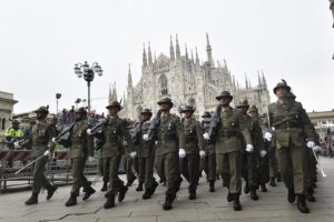 Viva gli alpini, ma che errore volerli confinare nei ricordi del passato
