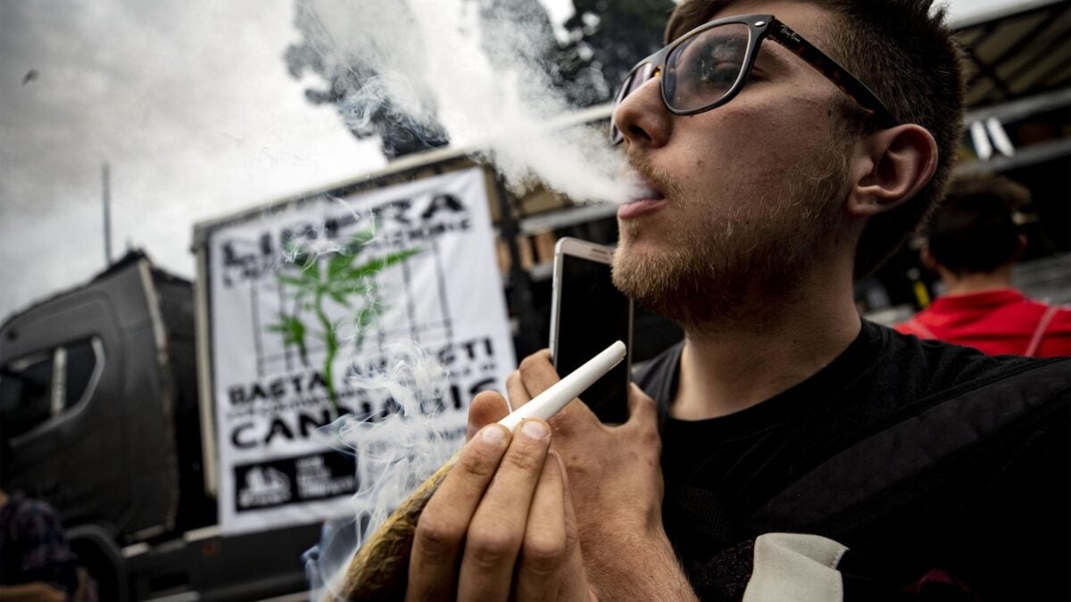«La cannabis fa male e va proibita. Anche quella light»