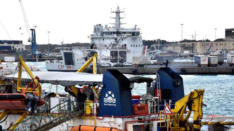 I pm aprono i porti. Scontro col Viminale sulla Sea Watch 3