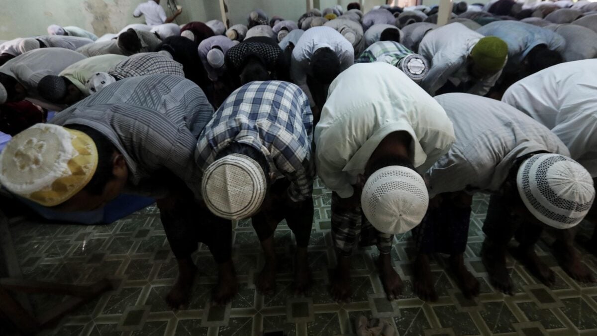Anche vescovi e chiese cattoliche ormai si genuflettono al Ramadan