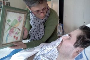 Nemmeno le sue lacrime fermano i medici che stanno ammazzando Vincent Lambert