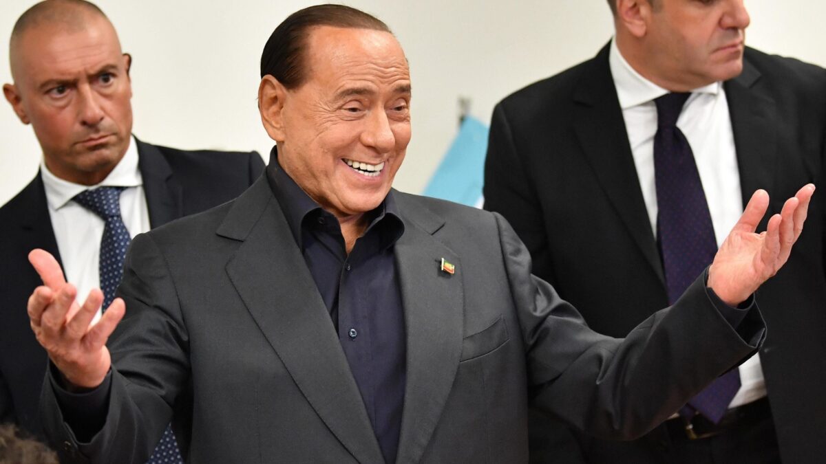 Berlusconi c’è sempre ma Fi è dimezzata. Inizia la resa dei conti