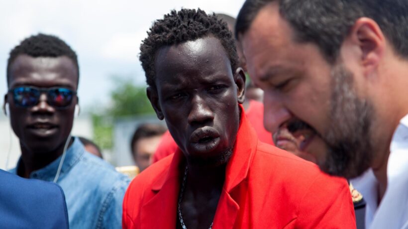 Il giudice decide: prima gli immigrati