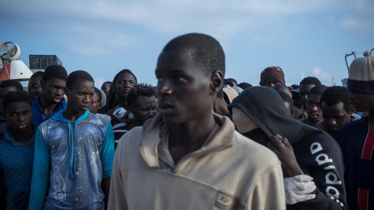 Giudici scatenati: dobbiamo tenerci gli immigrati anche se sono una minaccia