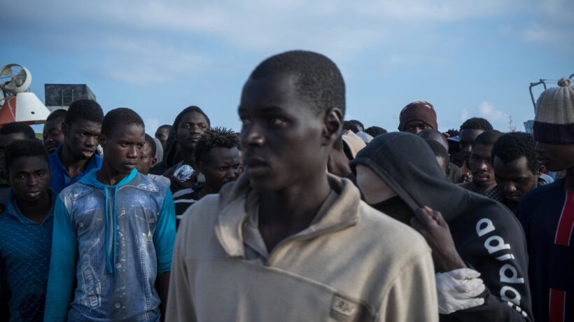 Giudici scatenati: dobbiamo tenerci gli immigrati anche se sono una minaccia