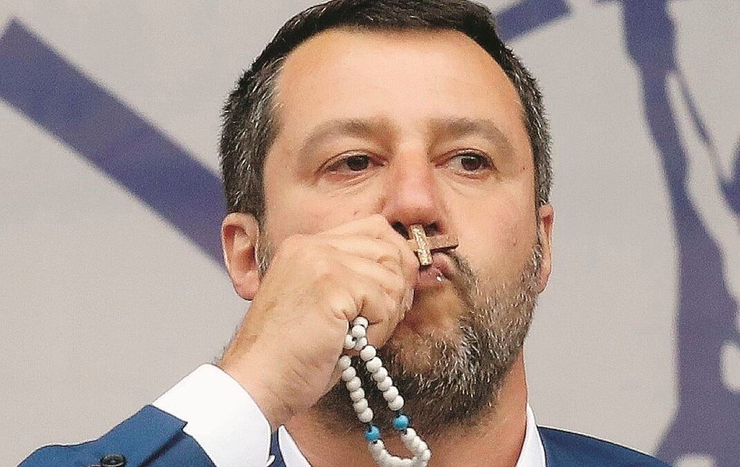 Basta che Salvini baci un rosario e il clero pro immigrati s’indiavola