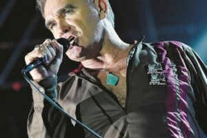 Corsa a censurare la rockstar «sovranista»