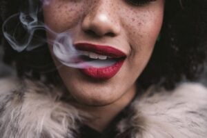 Con l’inganno della «droga dolce» l’Occidente avvelena i suoi figli