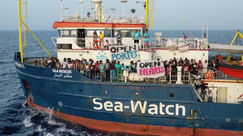 La Sea Watch infrange la legge ma il Pd si schiera con i pirati