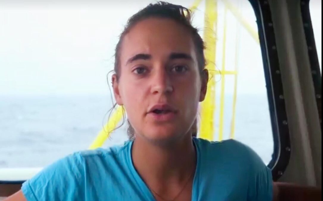Al timone una crucca figlia di papà che si sente in colpa perché è bianca
