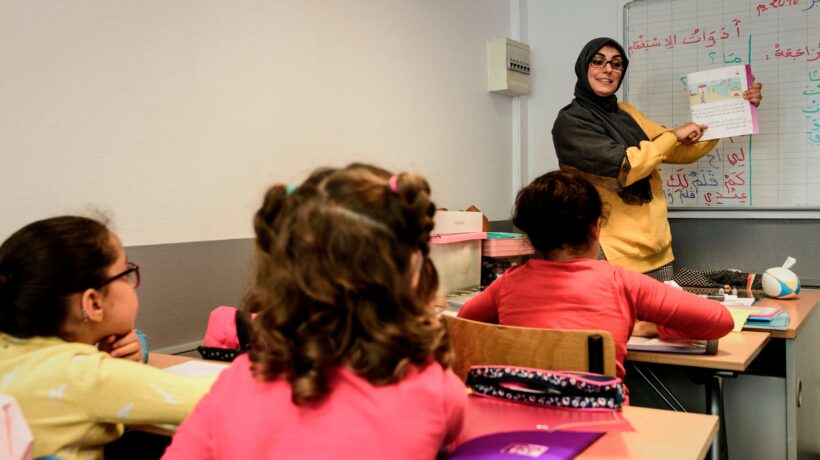 Per integrare una bimba egiziana insegnano l’arabo a quelli italiani