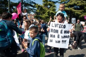 «Fermare le gravidanze riduce i crimini»