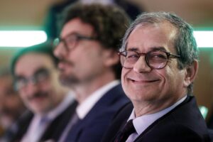 Pure i 5 stelle per la flat tax. Vantaggi per singoli e coppie, occhio alle famiglie numerose