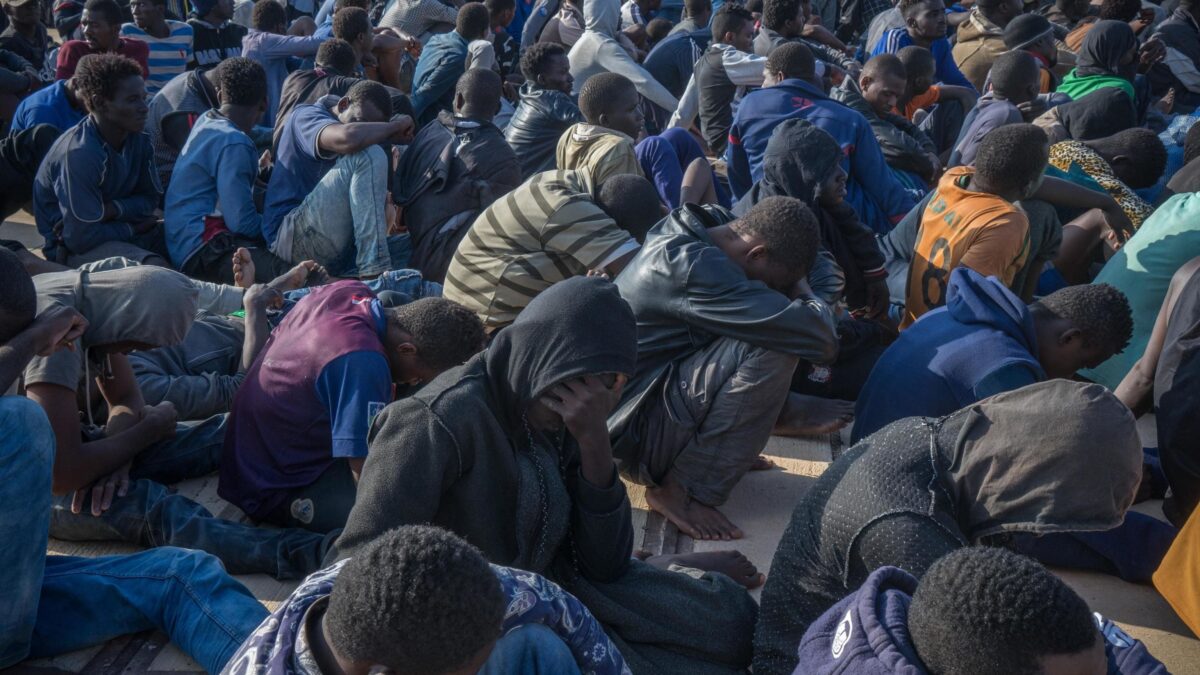 «Molesta due bimbe»: arrestato pakistano. Si dichiarava gay e non l’hanno espulso
