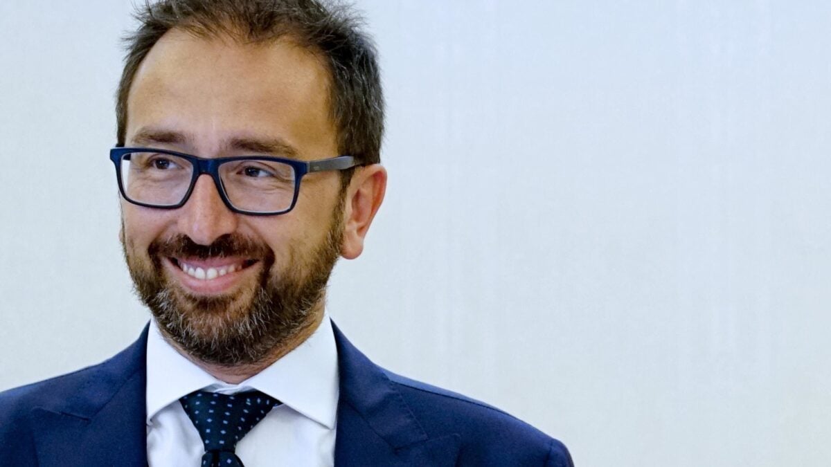L’ex membro Csm indagato si difende. Ma s’incontrò con l’uomo di Bonafede