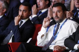 L’eterno braccio di ferro tra Salvini  e Di Maio si sposta nelle fabbriche