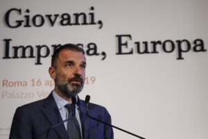 Massimo Bitonci: «Adesso la pace fiscale va estesa al contante. I grillini diranno di sì»