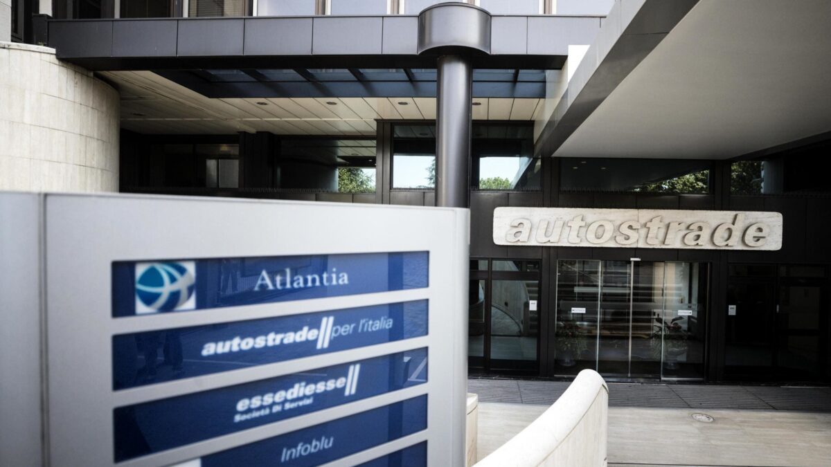 Autostrade in cambio di Alitalia? L’idea baratto c’è ma non si può dire
