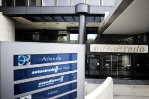 Autostrade in cambio di Alitalia? L’idea baratto c’è ma non si può dire