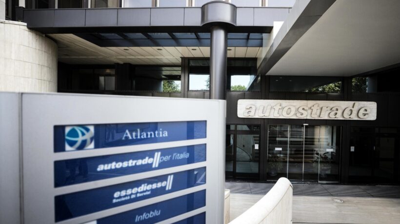 Autostrade in cambio di Alitalia? L’idea baratto c’è ma non si può dire