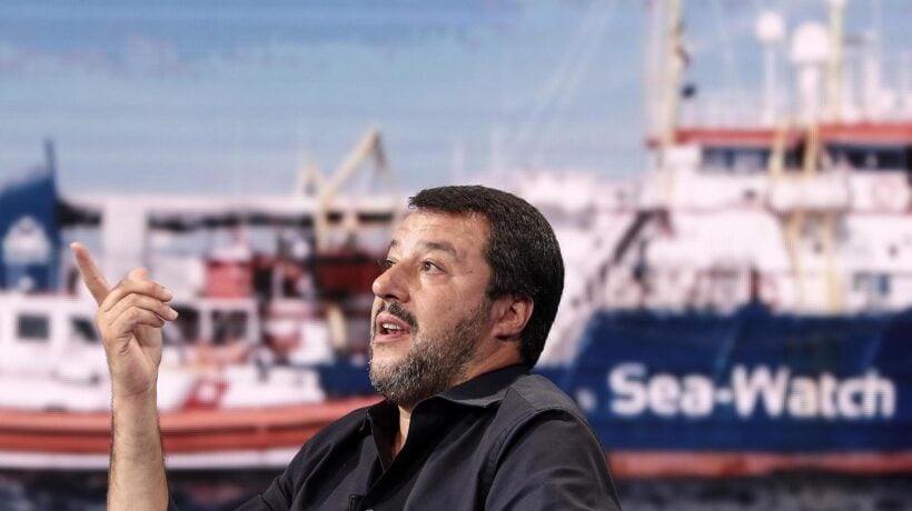 Salvini: «Da oggi i profughi se li prenderà Macron»