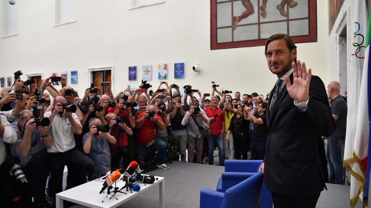 Totti fa il Cesare: «Mi hanno pugnalato»