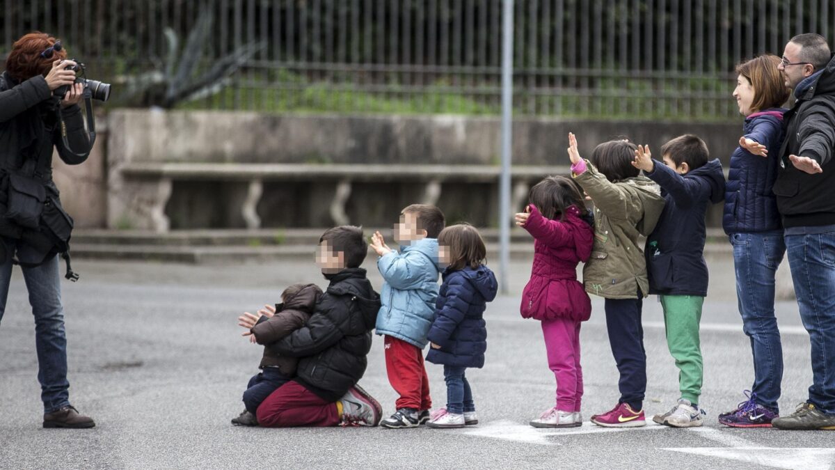 La parodia della famiglia minaccia la società