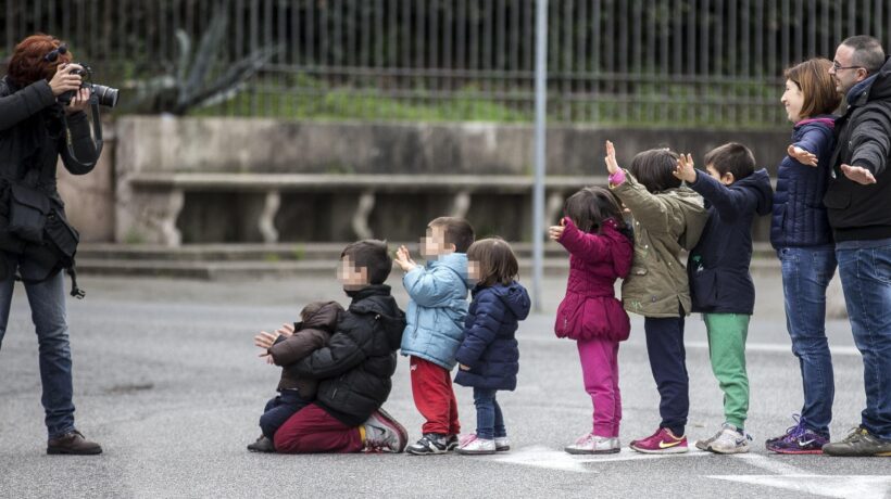 La parodia della famiglia minaccia la società