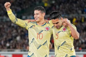 Napoli prigioniera delle glorie passate. Dramma per la 10 di Maradona a James