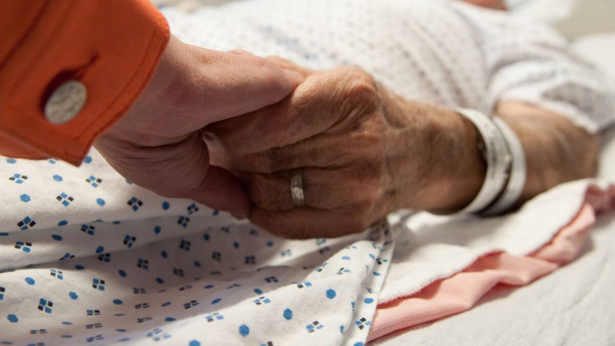 Sul fine vita è melina. I medici cattolici: «Pronti alla galera»