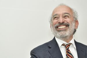L’Approdo di Lerner è la messa in onda degli articoli di «Repubblica». Se possibile con maggiore noia