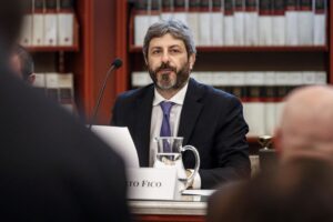 La fronda 5 stelle si schianta contro il Fico