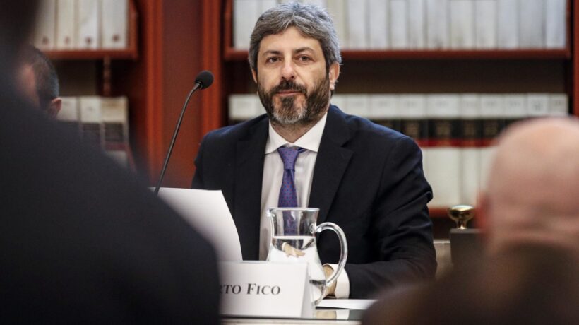 La fronda 5 stelle si schianta contro il Fico