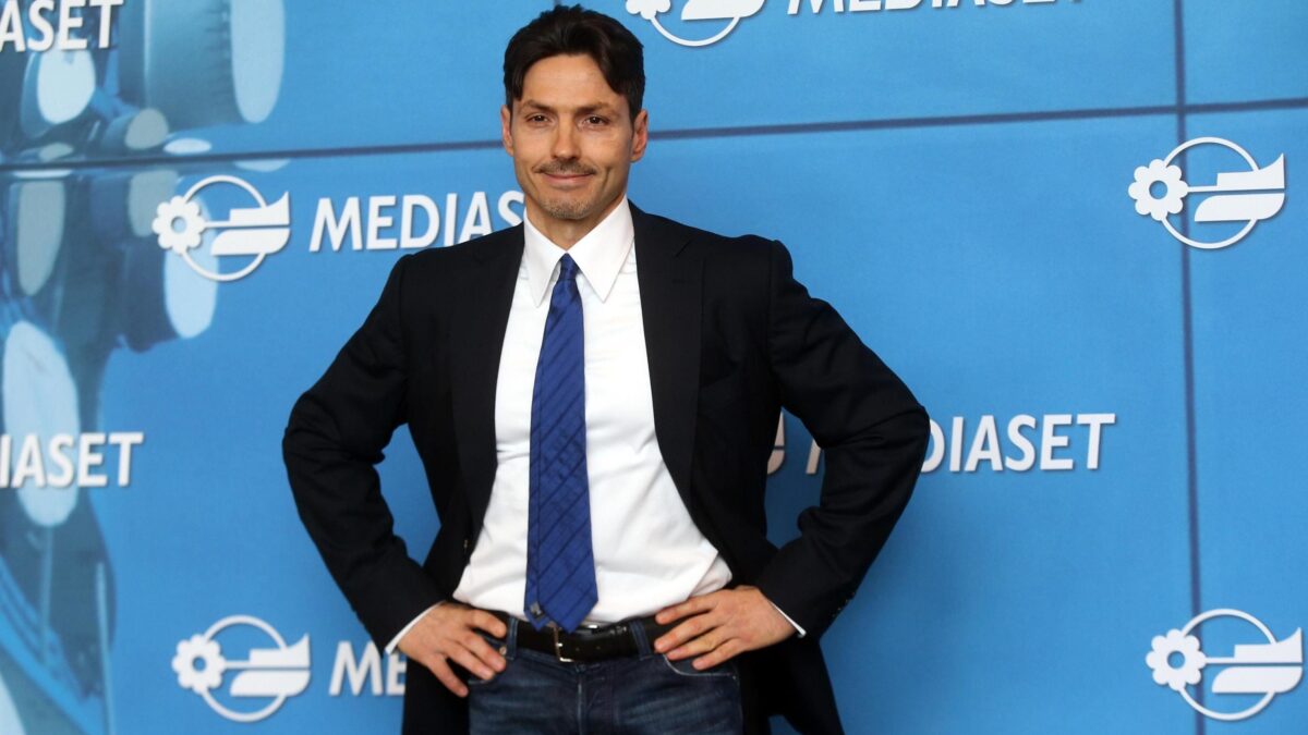 Mediaset porta la testa in Olanda e beffa i francesi