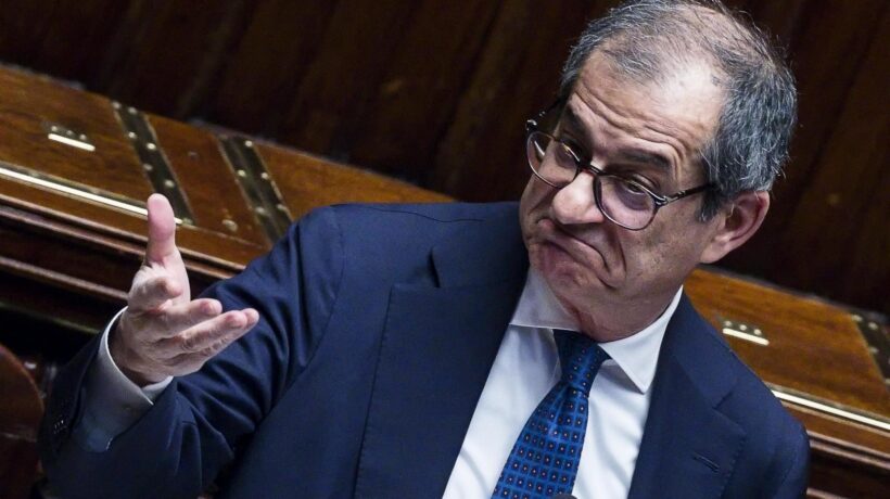 Tria si inventa giudice sui minibot: «Sono illegali e non si faranno»