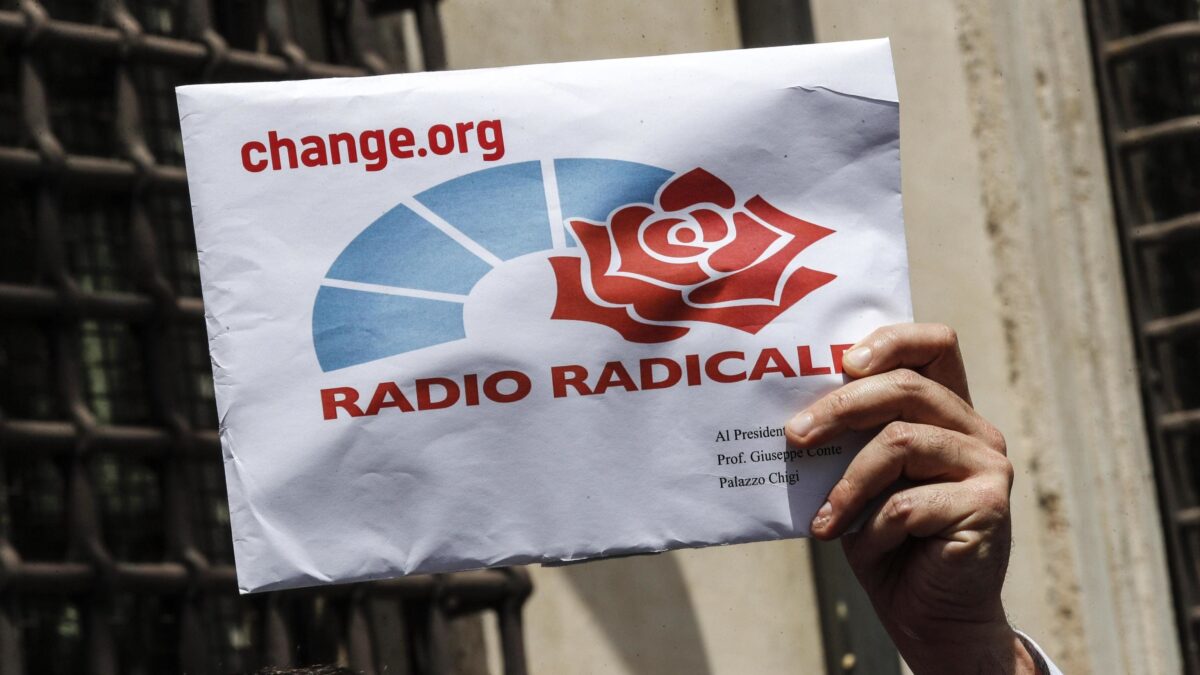 Strappo Lega-M5s su Radio radicale. Ancora fondi pubblici per salvarla