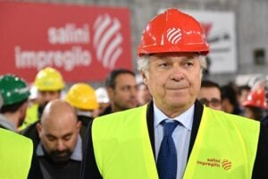 Salini forza la mano sul polo delle costruzioni