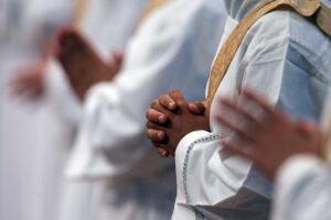 Sul giornale del Papa scrive un prete condannato per molestie su una bimba