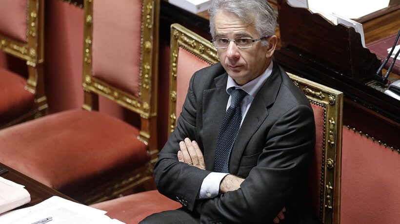 «Carofiglio, Orlando e il Pd: quanta ipocrisia nelle vergini del Csm»
